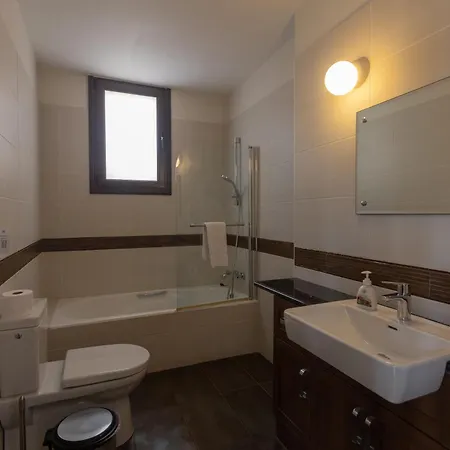 Luxusferienhaus Fuer 14 Personen Protaras