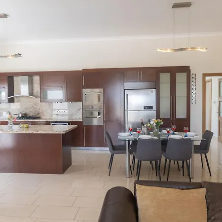 Luxusferienhaus Fuer 14 Personen *